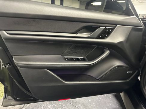 Used 2021 Porsche Taycan image 12