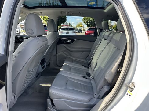 Used 2024 Audi Q7 Premium Plus image 12