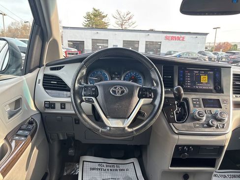 Used 2017 Toyota Sienna XLE image 20