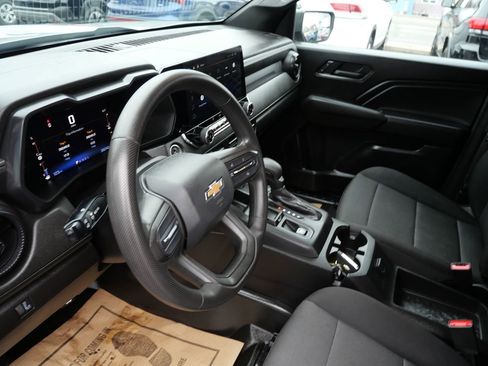 Used 2023 Chevrolet Colorado W/T image 11