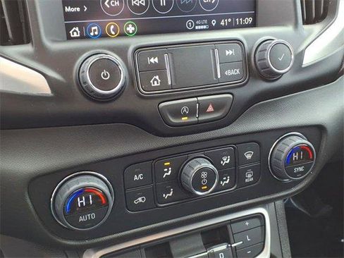 Used 2024 GMC Terrain SLT image 14