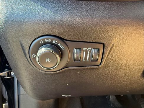 Used 2025 Jeep Compass Latitude w/ Sun & Sound Group AWD/4WD image 26