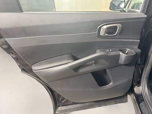 Used 2024 Kia Sorento S image 26