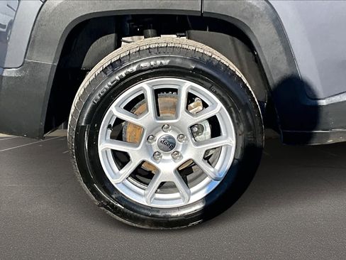 Used 2023 Jeep Renegade Latitude image 36