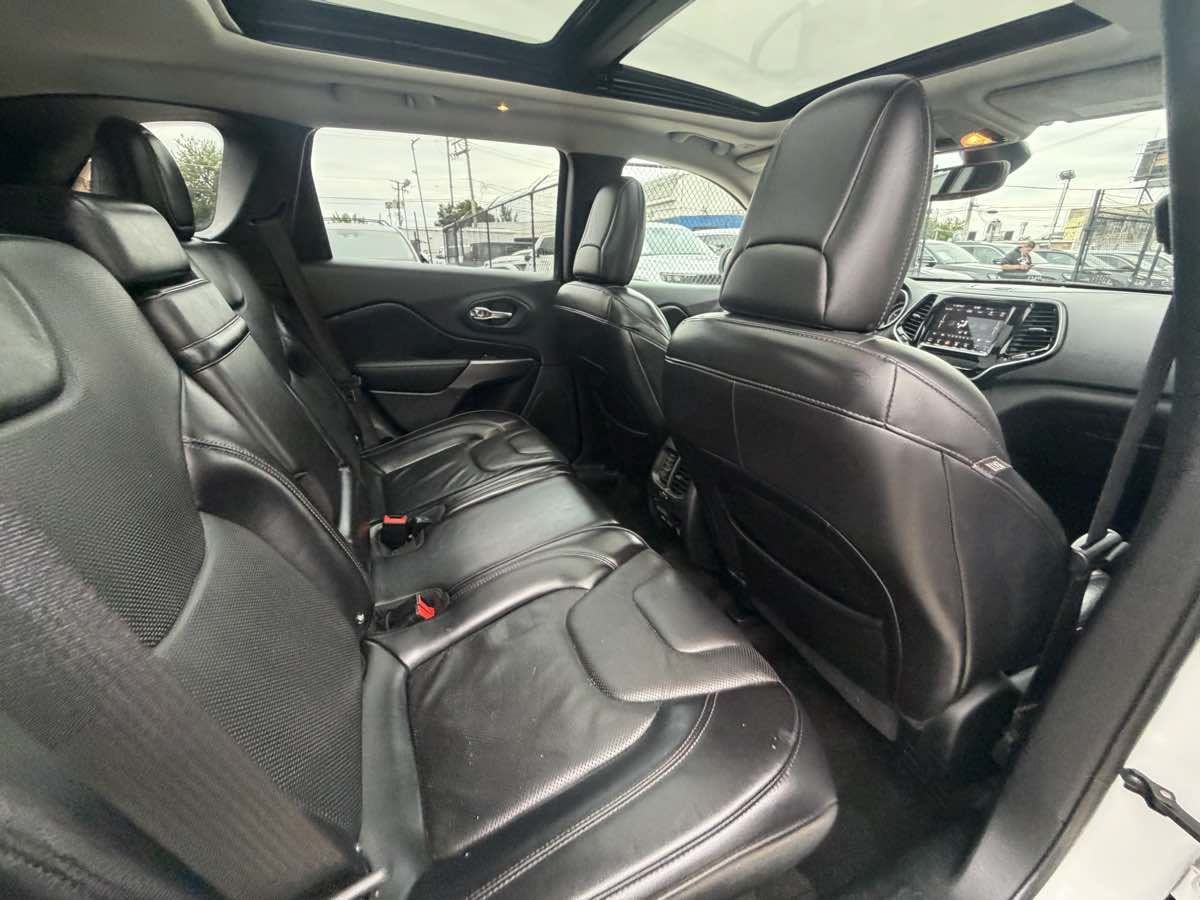 Used 2019 Jeep Cherokee Limited w/ Trailer Tow Group AWD/4WD image 28