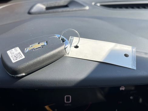 Used 2024 Chevrolet Trax RS w/ Sunroof Package image 17