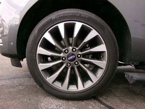 Used 2021 Lincoln Navigator Reserve w/ Luxury Package image 31