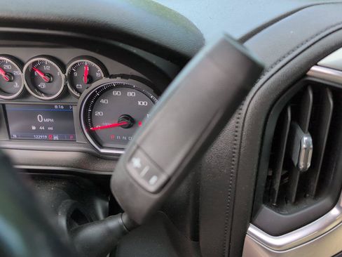 Used 2019 Chevrolet Silverado 1500 RST AWD/4WD image 23