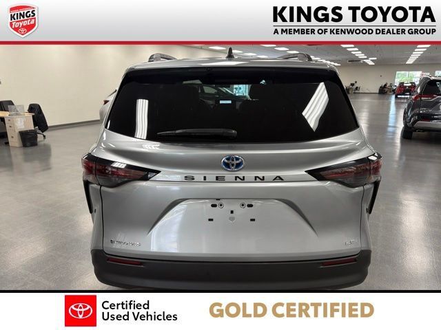 Used 2025 Toyota Sienna LE AWD/4WD image 7