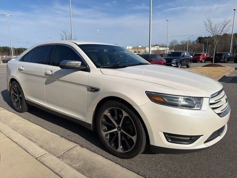 Used 2015 Ford Taurus Limited w/ Equipment Group 301A image 7