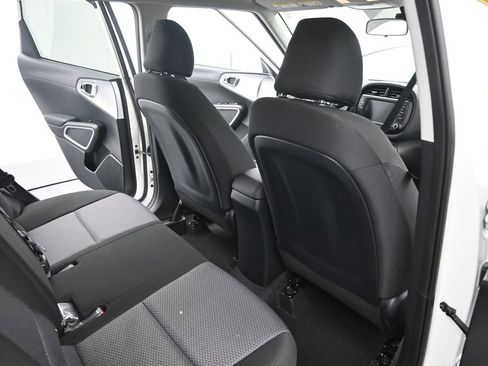 Certified 2025 Kia Soul LX w/ LX Technology Package FWD image 17