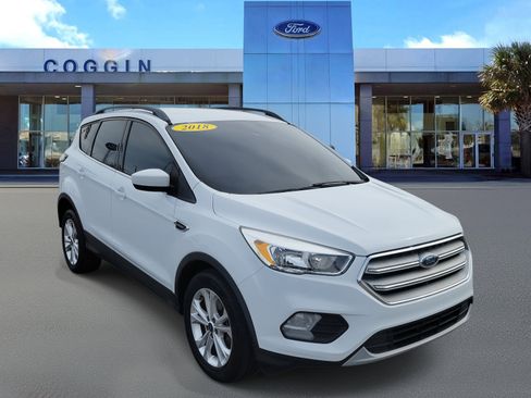 Certified 2018 Ford Escape SE image 4
