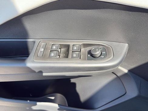 New 2025 Volkswagen Taos SE image 15