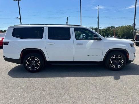 Used 2023 Jeep Wagoneer L Series III w/ Preferred Equipment Group image 2