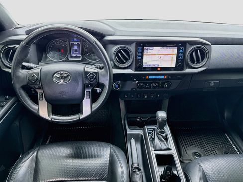Used 2019 Toyota Tacoma TRD Sport w/ TRD Premium Sport Package RWD image 15