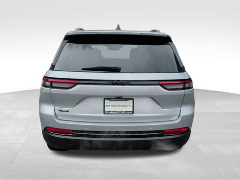 Certified 2025 Jeep Grand Cherokee Altitude image 4