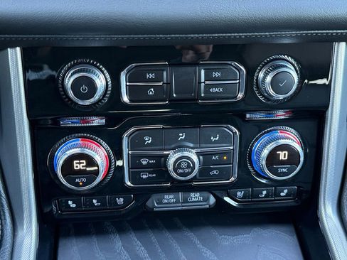 Used 2023 GMC Yukon XL Denali AWD/4WD image 17