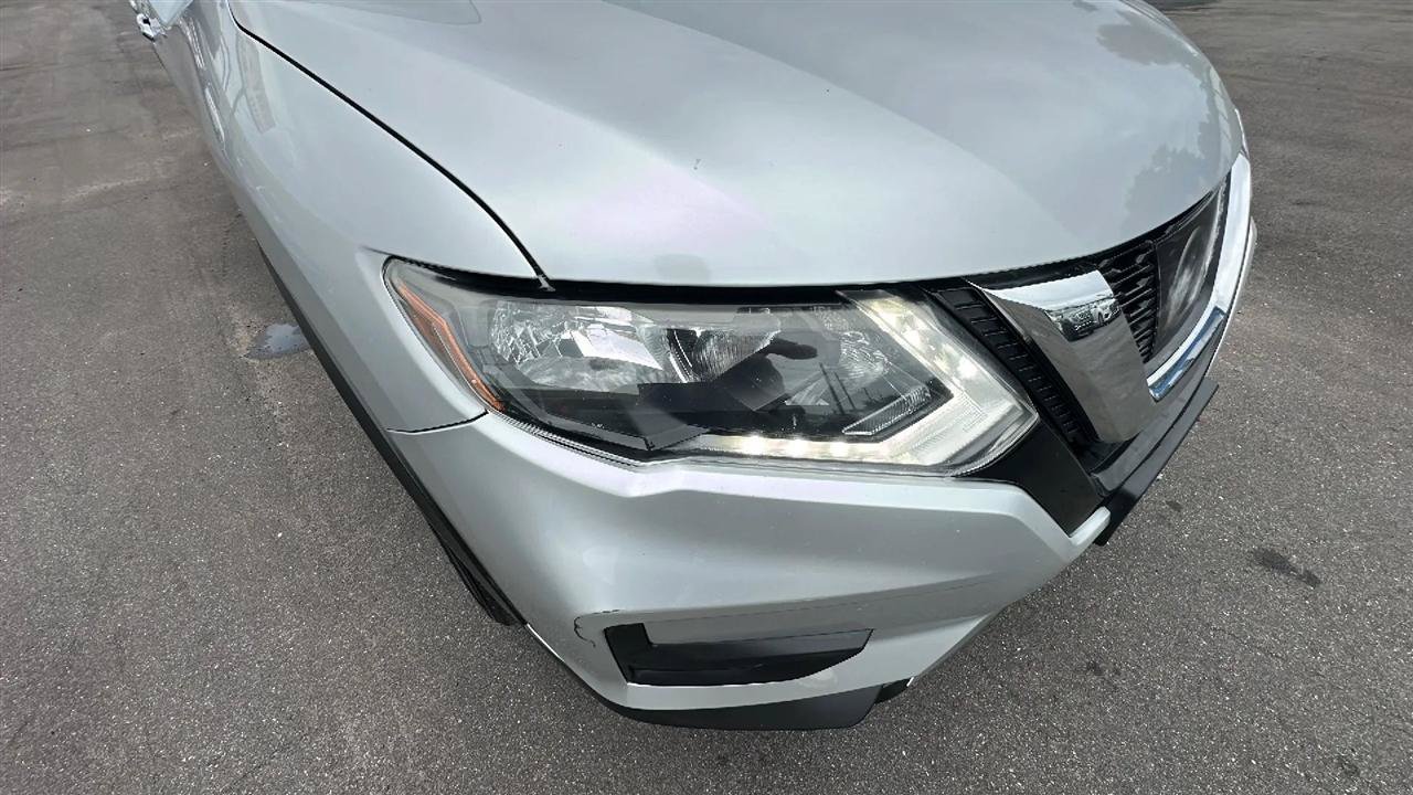 Used 2017 Nissan Rogue SV w/ SV Premium Package AWD/4WD image 42