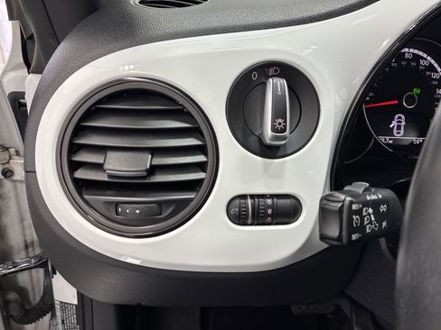 Used 2015 Volkswagen Beetle 1.8T Classic FWD image 16