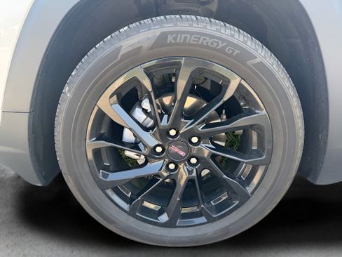 Used 2024 GMC Terrain SLE w/ Elevation Edition FWD image 32