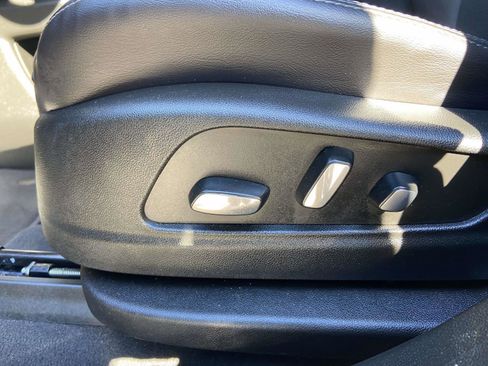 Used 2025 Cadillac XT5 Premium Luxury image 6