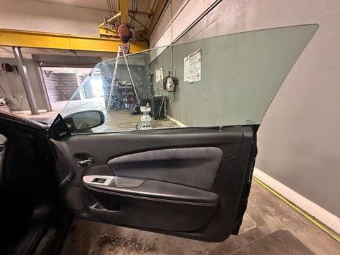 Used 2011 Chrysler 200 S FWD image 26
