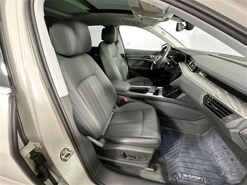 Used 2022 Audi e-tron Premium Plus image 30