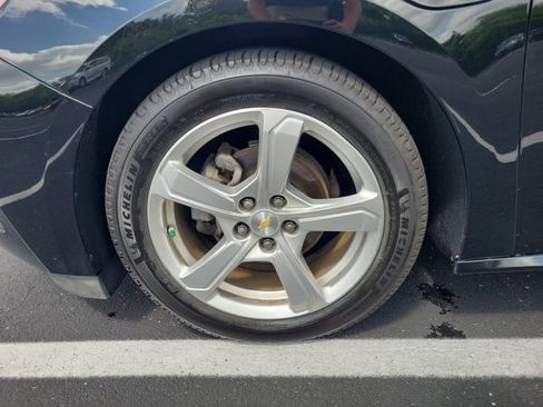 Used 2017 Chevrolet Volt LT w/ Comfort Package FWD image 17