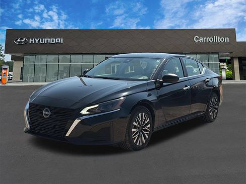 Used 2025 Nissan Altima 2.5 SV FWD image 1