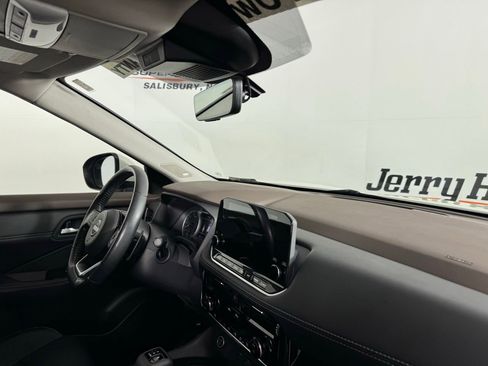 Used 2023 Nissan Rogue SL w/ SL Premium Package image 33