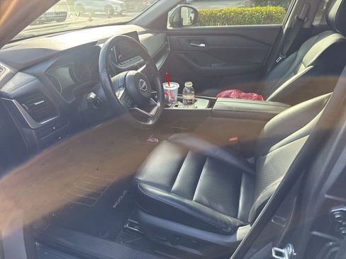 Used 2023 Nissan Rogue SV w/ SV Premium Package image 10