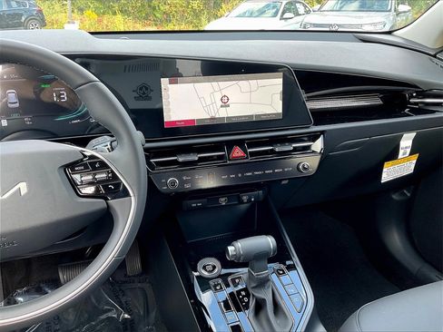 New 2025 Kia Niro EX image 13