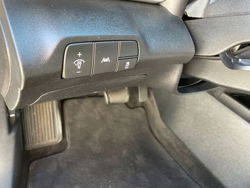 Used 2023 Hyundai Elantra Limited image 23