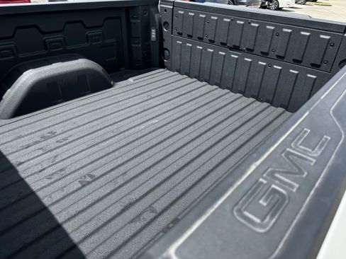 Used 2025 GMC Sierra 1500 AT4 w/ AT4 Preferred Package AWD/4WD image 31
