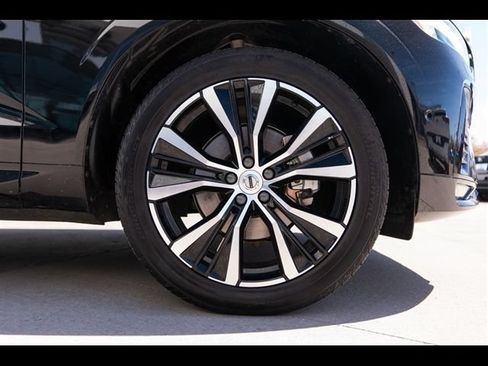 Used 2024 Volvo XC60 B5 Plus AWD/4WD image 11