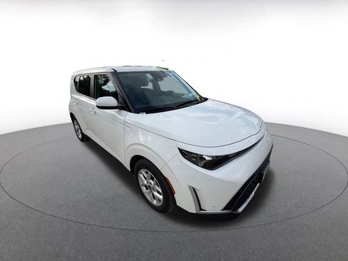 Used 2025 Kia Soul LX w/ LX Technology Package image 2