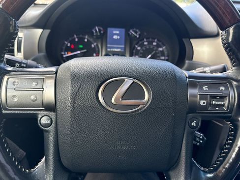 Used 2017 Lexus GX 460 Luxury w/ Preferred Accessory Package image 15