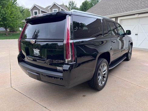 Used 2019 Cadillac Escalade ESV Luxury w/ Escalade Sport Edition AWD/4WD image 6