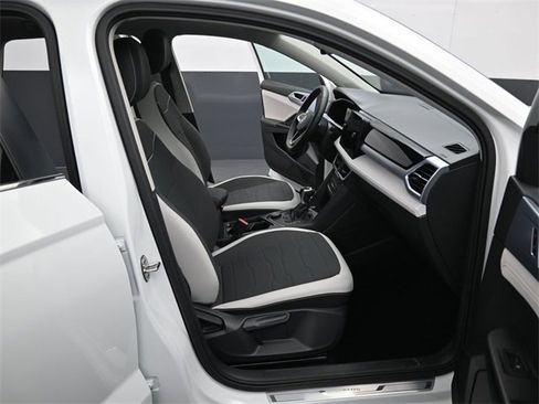 Used 2025 Volkswagen Taos SE w/ Panoramic Sunroof Package image 35