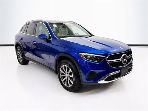 Used 2025 Mercedes-Benz GLC 300 4MATIC image 3
