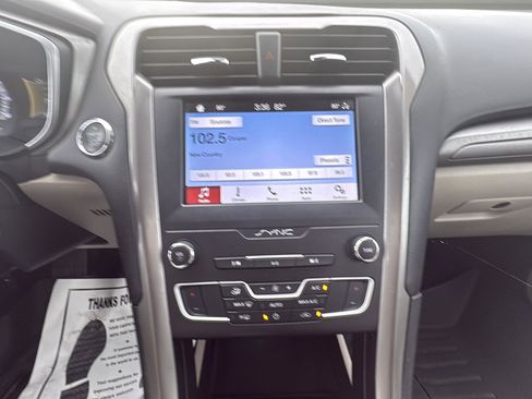 Used 2019 Ford Fusion SE image 10