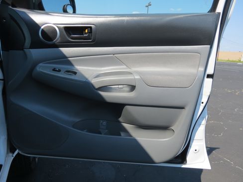 Used 2005 Toyota Tacoma PreRunner image 20