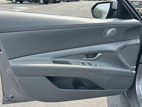 Used 2023 Hyundai Elantra SEL FWD image 9