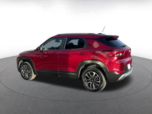 Used 2025 Chevrolet TrailBlazer LT w/ Driver Confidence Package image 10