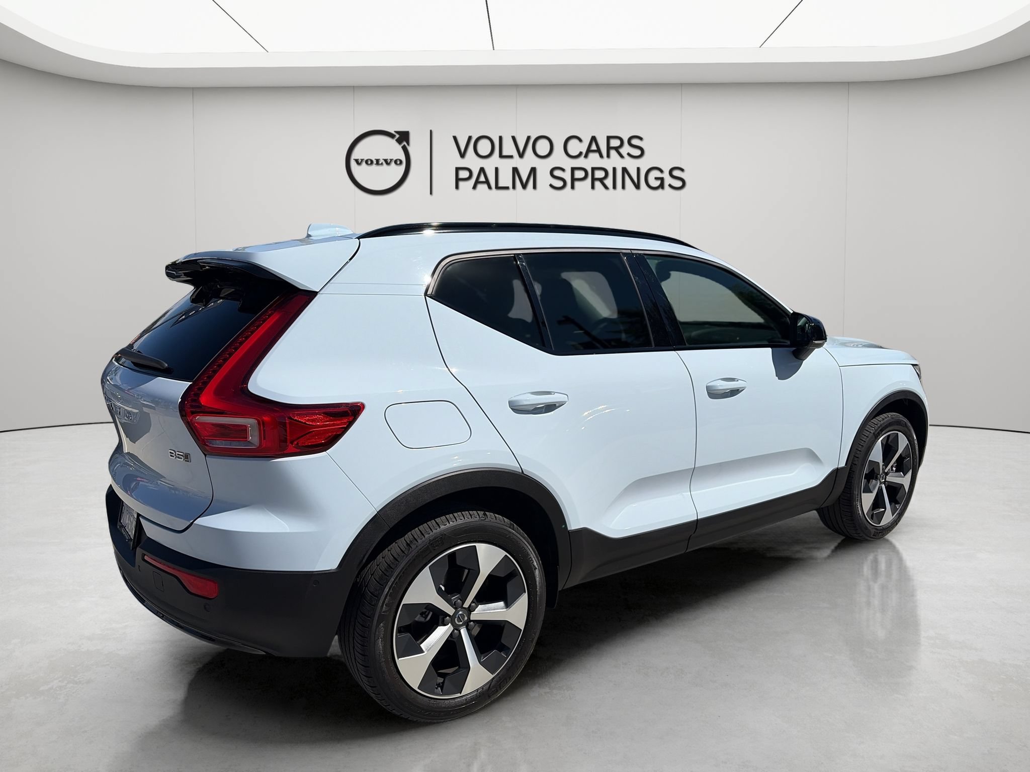 Used 2024 Volvo XC40 B5 Plus w/ Protection Package Premier AWD/4WD image 6