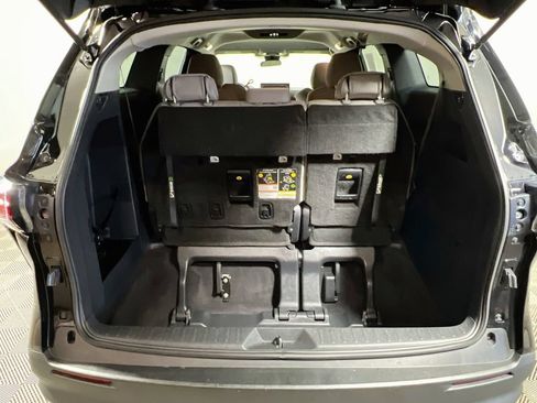Certified 2025 Toyota Sienna LE FWD image 22