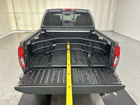 Used 2021 Nissan Frontier SV w/ Midnight Edition Floor Mats AWD/4WD image 21