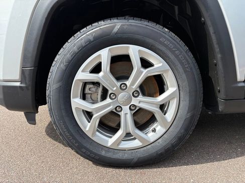 Certified 2024 Jeep Compass Latitude AWD/4WD image 10