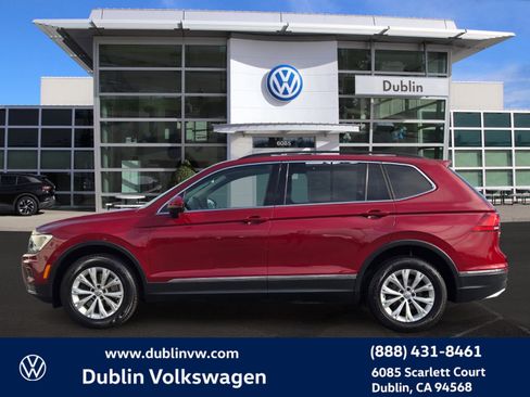 Used 2018 Volkswagen Tiguan SE w/ Panoramic Sunroof Package image 7