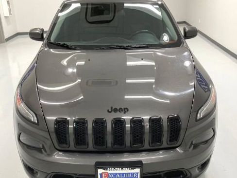 Used 2018 Jeep Cherokee Latitude w/ Altitude Package AWD/4WD image 12